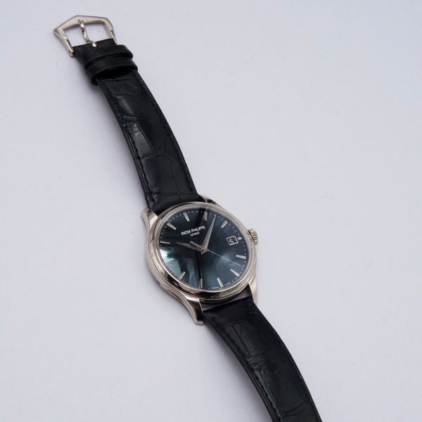 Patek Philippe Calatrava 5227G-010